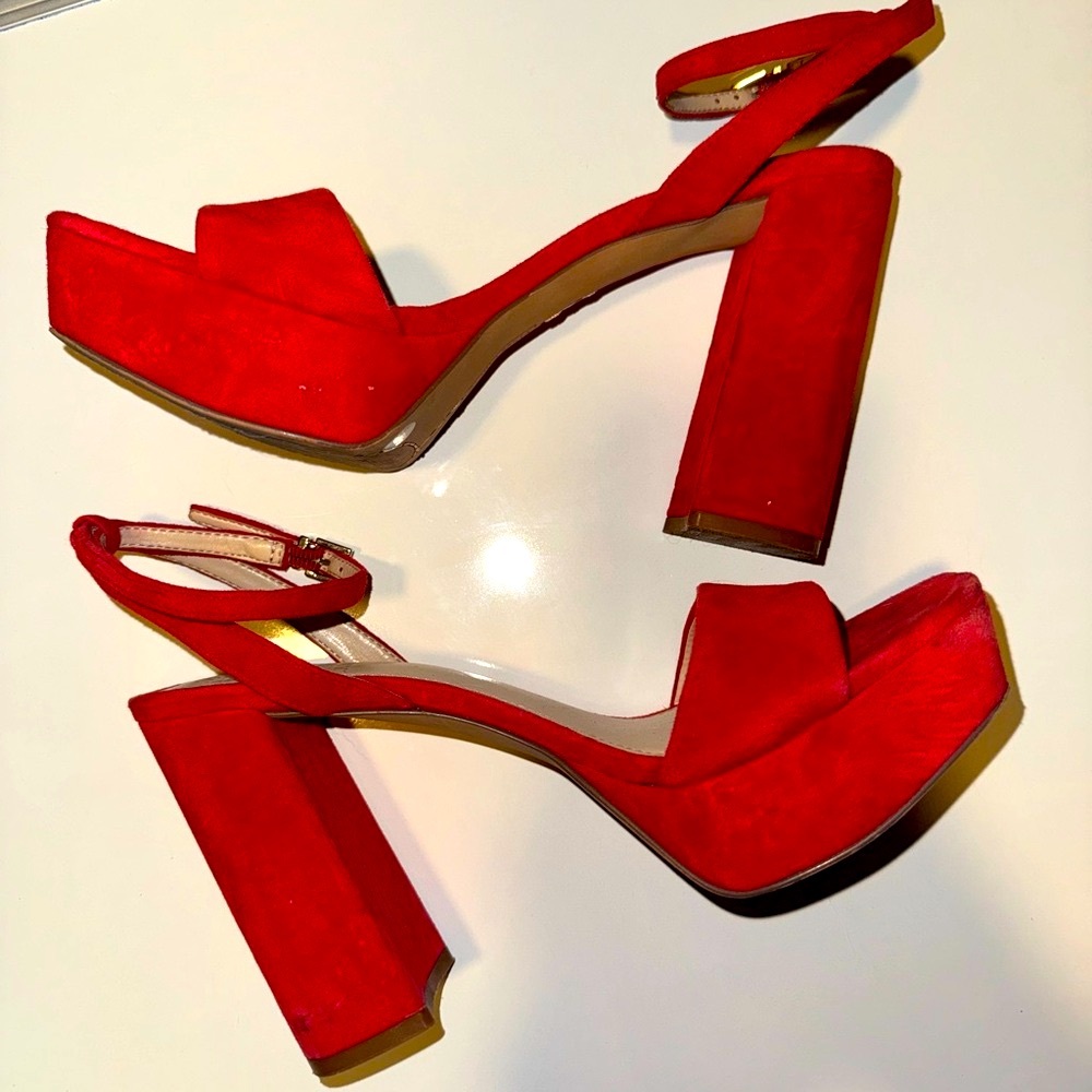 RED SUEDE VINCE CAMUTO PLATFORM SANDALS [SIZE 8/8.5] | GREAT CONDITION